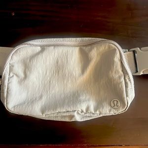 Lululemon Everywhere Belt Bag